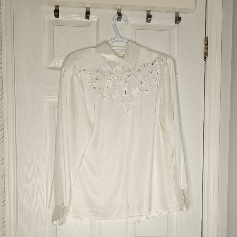 Elegant White Embroidered Women's Top